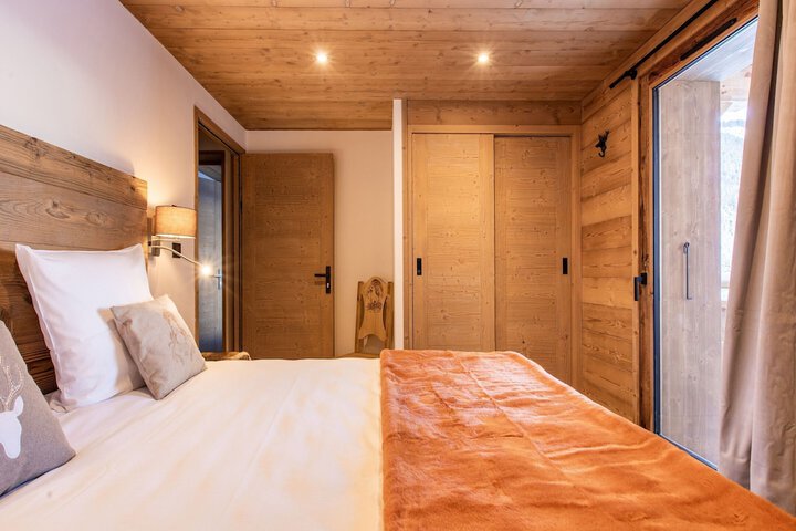 Room 4 of 40