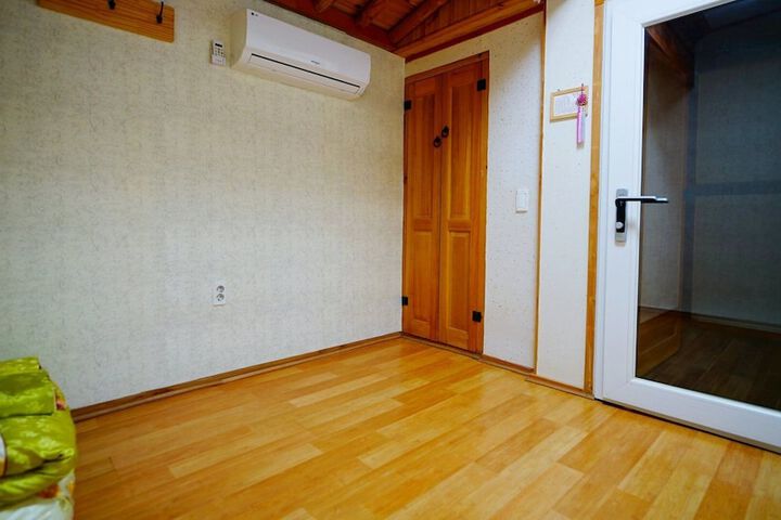 Room 3 of 38