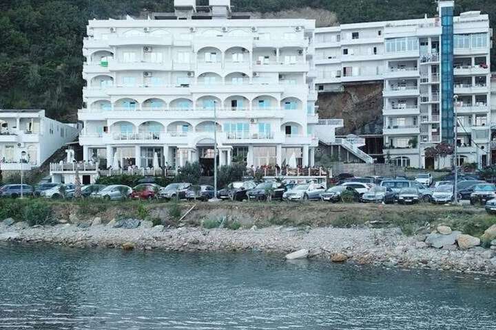 Hotel 11 of 13