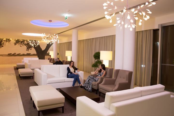 Entrance & Lobby