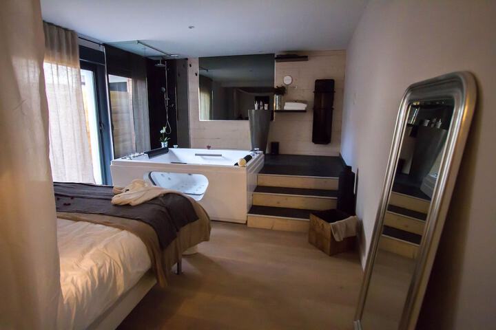 Room 8 of 28