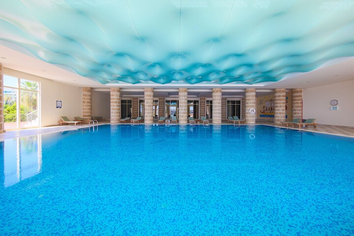 Pool 65 of 201