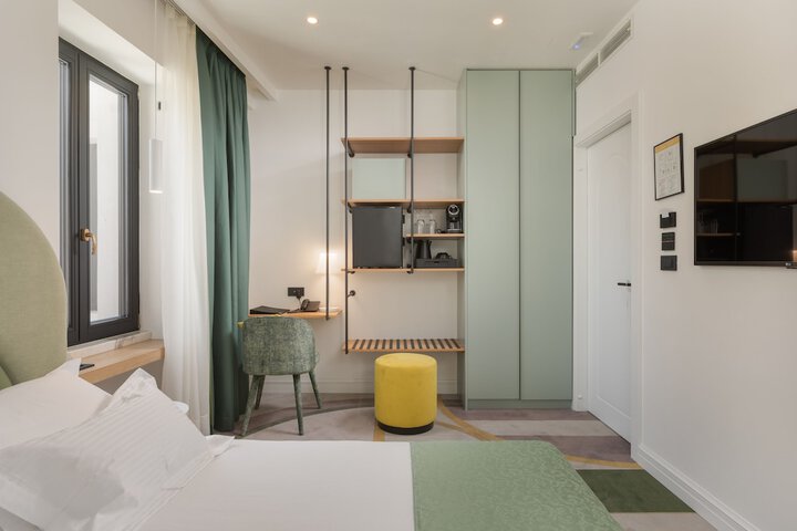 Room 4 of 61