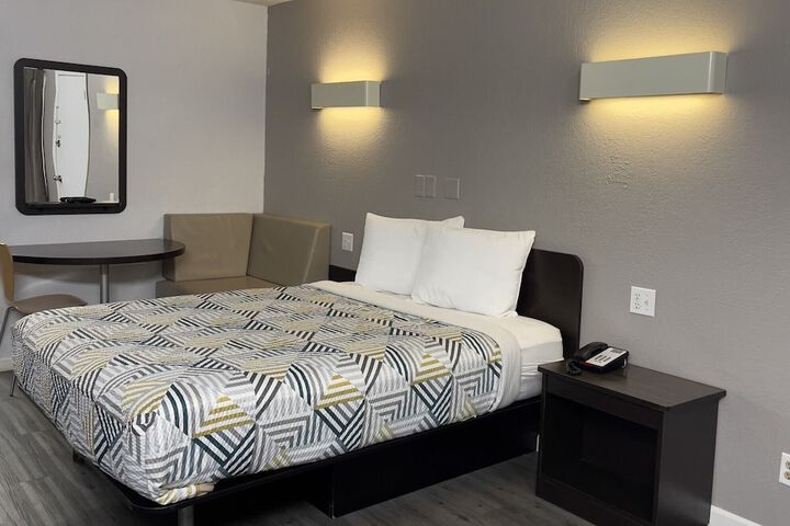 Room 13 of 40