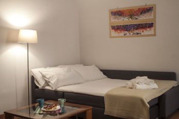 Room 5 of 16