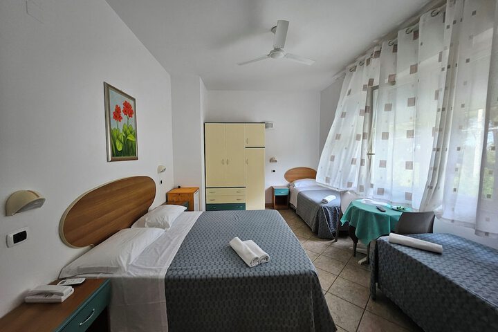 Room 8 of 65