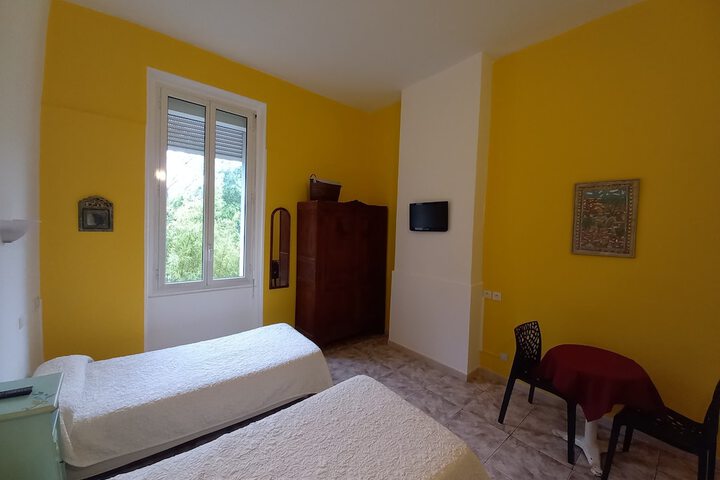 Room 8 of 43