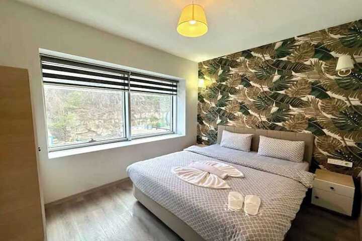 Room 12 of 37