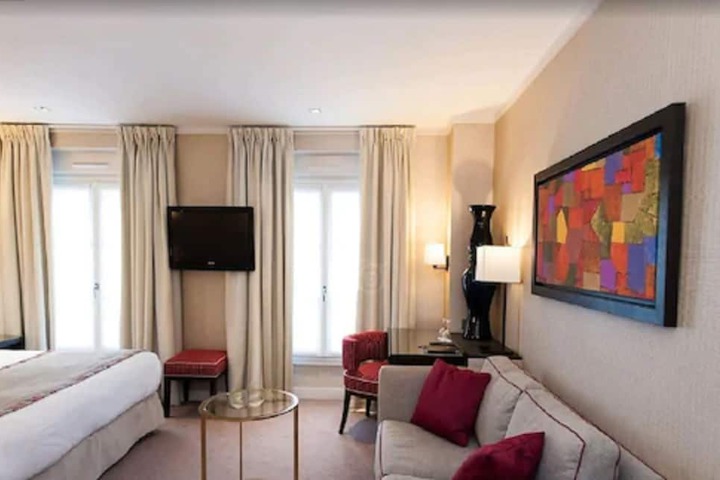 Room 17 of 34