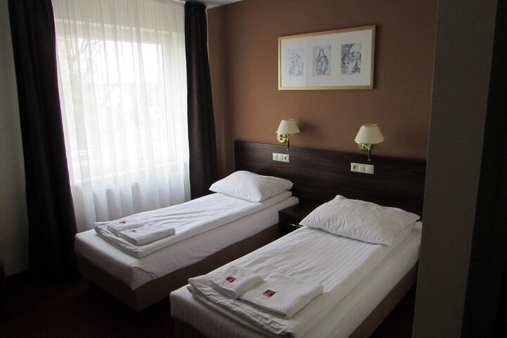 Room 8 of 31