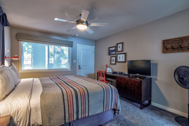 Standard | King Bed (9 of 11)