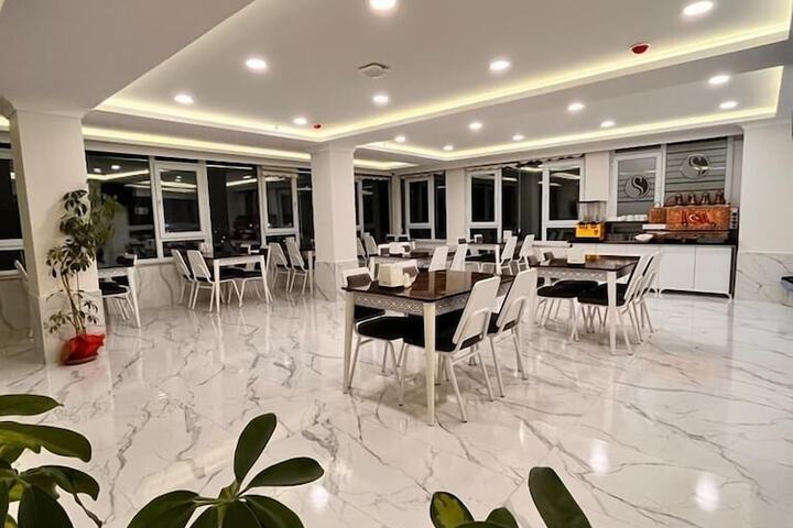 Dining 55 of 66