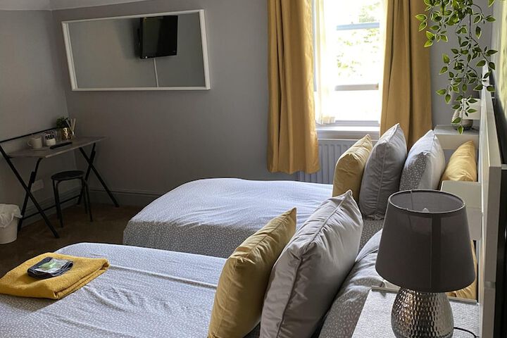 Room 9 of 13