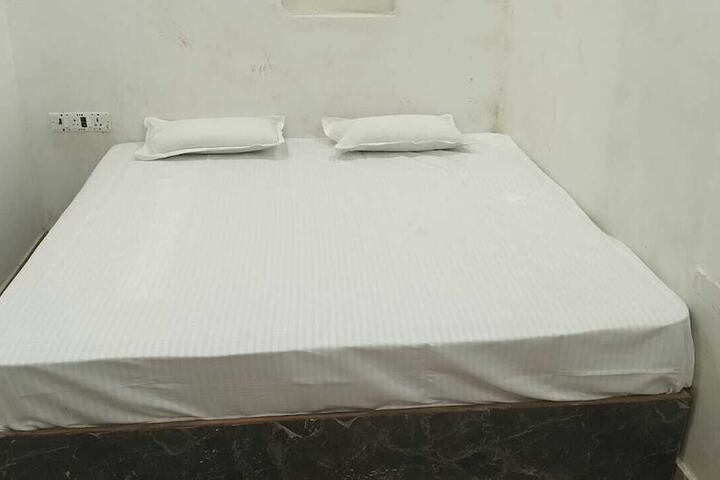 Room 6 of 76