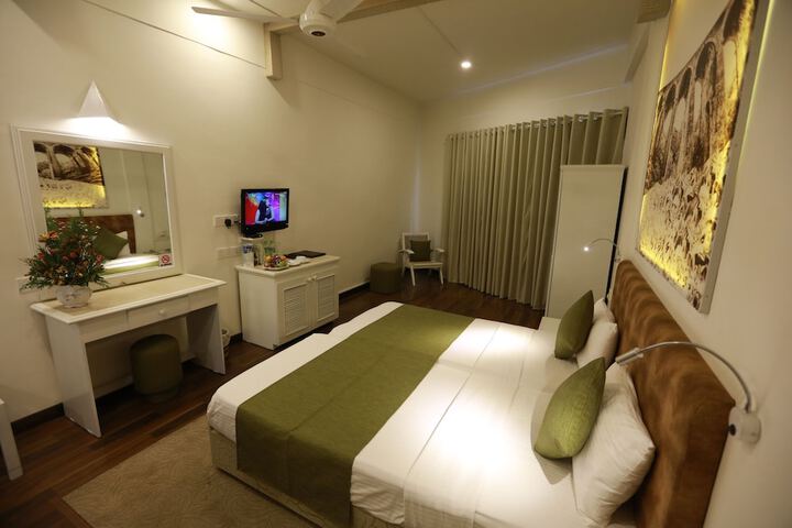 Room 12 of 48