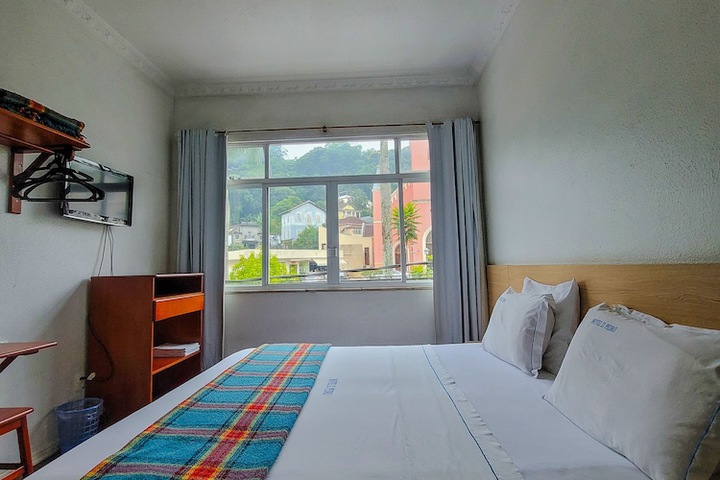 Room 17 of 38