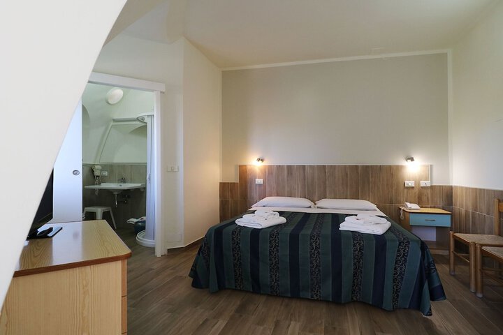 Room 72 of 150