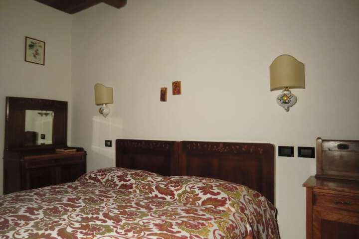 Room 5 of 98