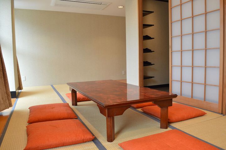 Room 8 of 97
