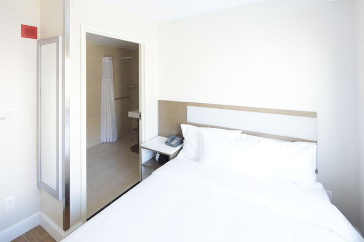 Room 2 of 30