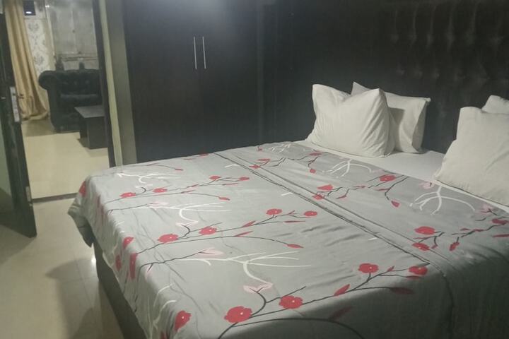 Room 7 of 17