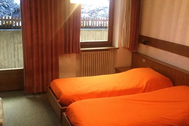 Room 8 of 49