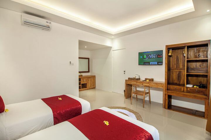 Room 13 of 32