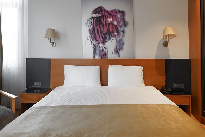 Room 10 of 79