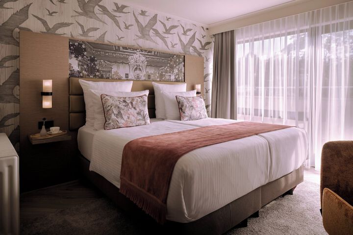 Room 25 of 77