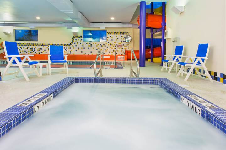 Pool image of Bayview Hotel