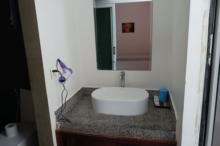Room 9 of 14