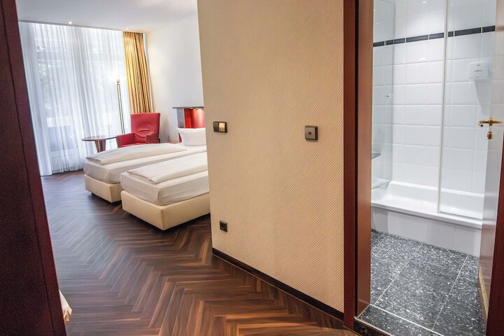 Room 42 of 123