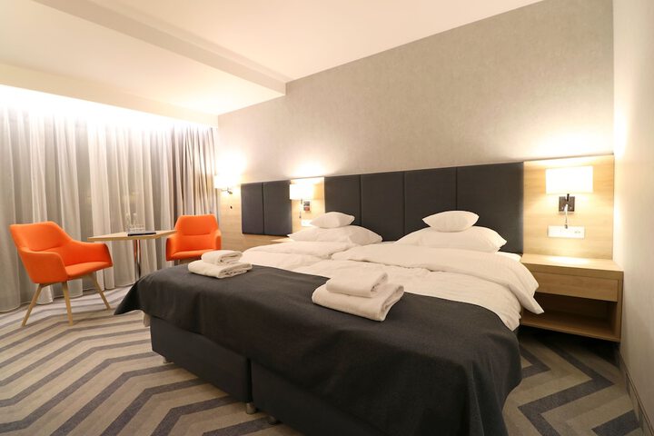 Room 7 of 38
