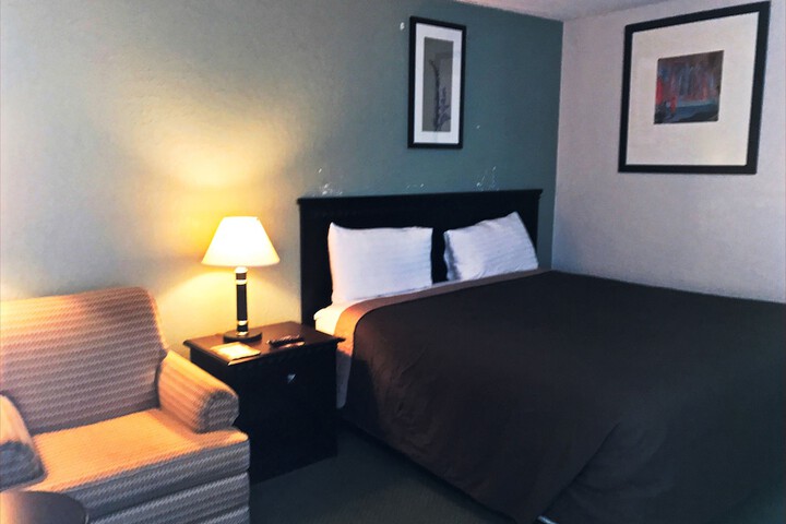 1 King Bed (8 of 11)