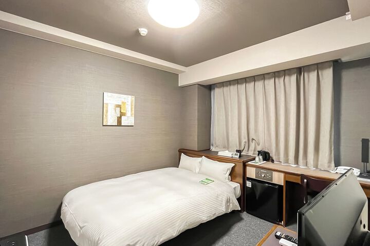 Room 6 of 16