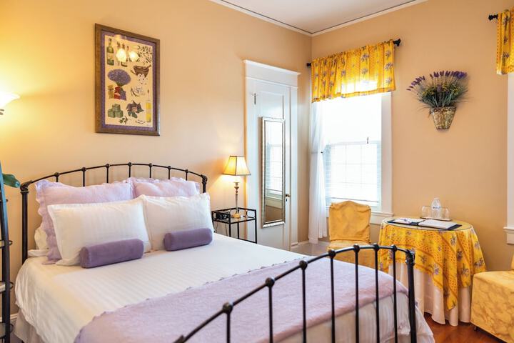 Room 21 of 49