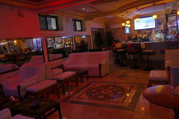 Lounge 25 of 31
