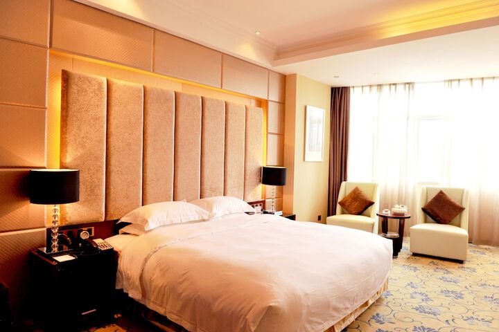 Room 7 of 16