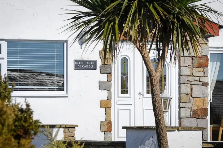 A Comfortable Stay in This House Near Abersoch and Snowdonia National Park