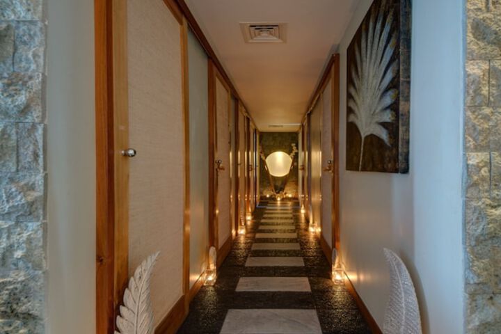 Ballroom/Hall 71 of 75