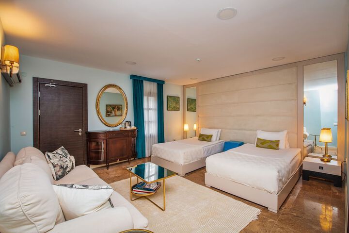 Room 32 of 157