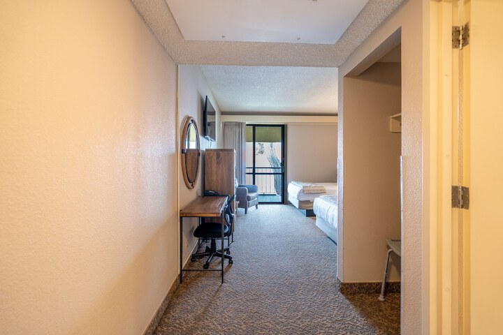Room 12 of 27