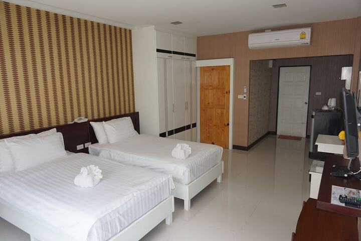 Room 7 of 28