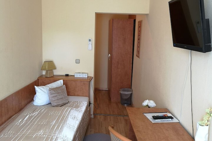 Room 19 of 145