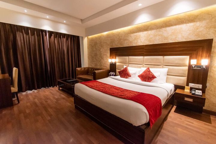 Room 3 of 74