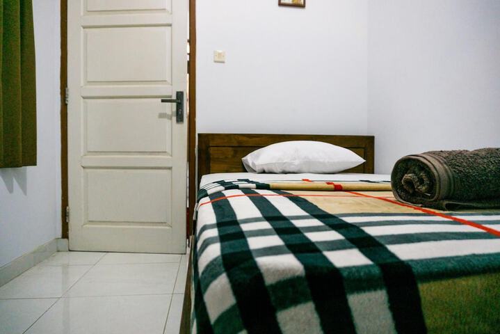 Room 18 of 48