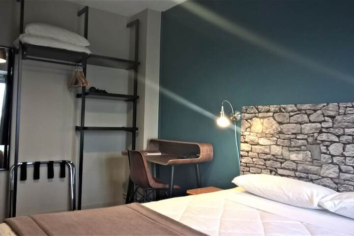 Room 18 of 90
