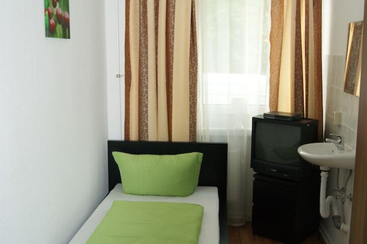 Room 4 of 37
