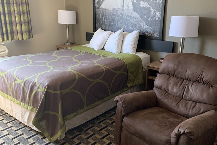 Room 8 of 62