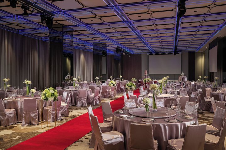 Ballroom/Hall 39 of 49